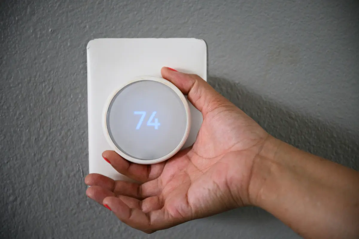 Zone thermostat in Toronto office building
